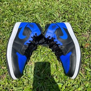 Air Jordan 1 Mid Hyper Royal - Size 13